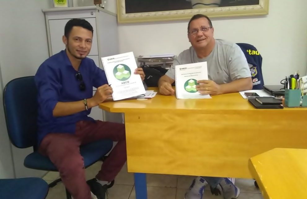 Presidente da ABCD se reúne com dirigente da Federação de Futebol do DF Presidente da ABCD se reúne com dirigente da Federação de Futebol do DF